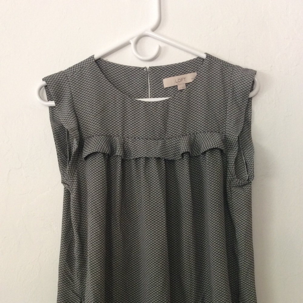Sleeveless Black and White Pattern LOFT Blouse
